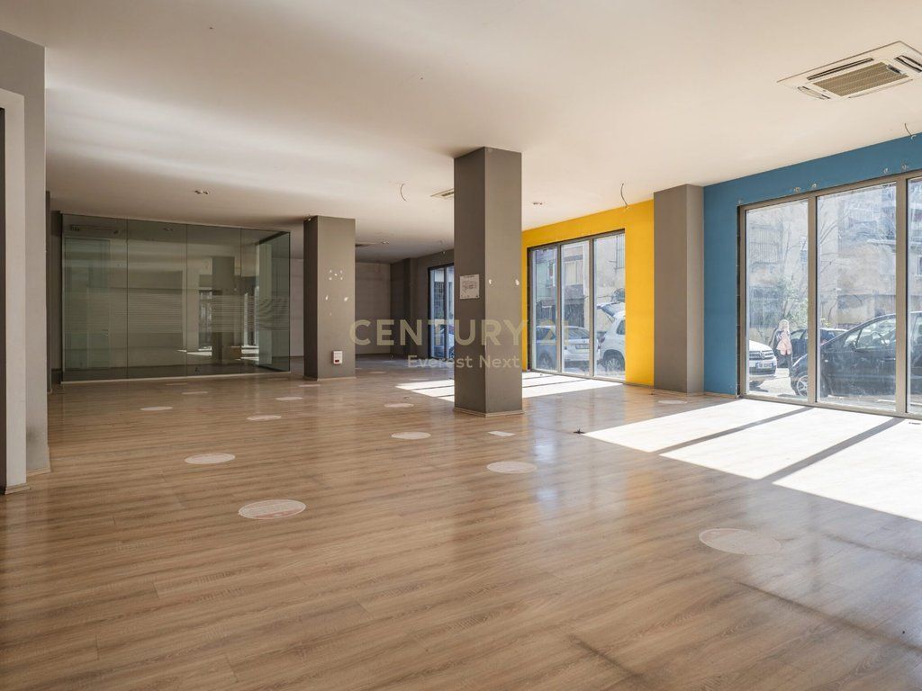 Locale commerciale in affitto presso il Mercato Nuovo Elettrico