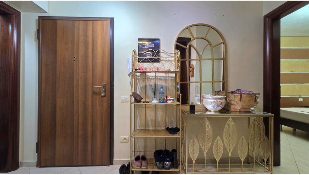 Apartament 2+1+2 ne shitje , pas Hotel Martini