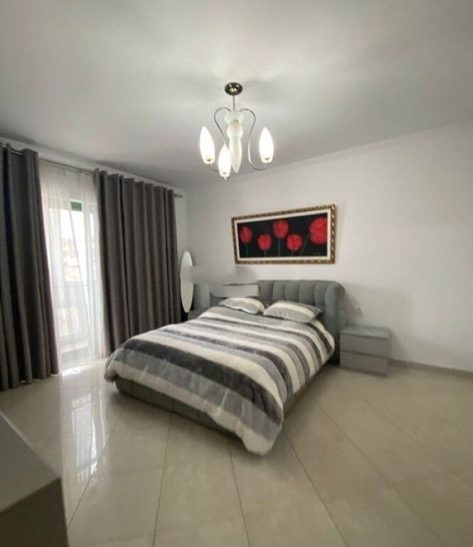 Apartament 1+1 Me Qira në Ish Blloku, Tiranë