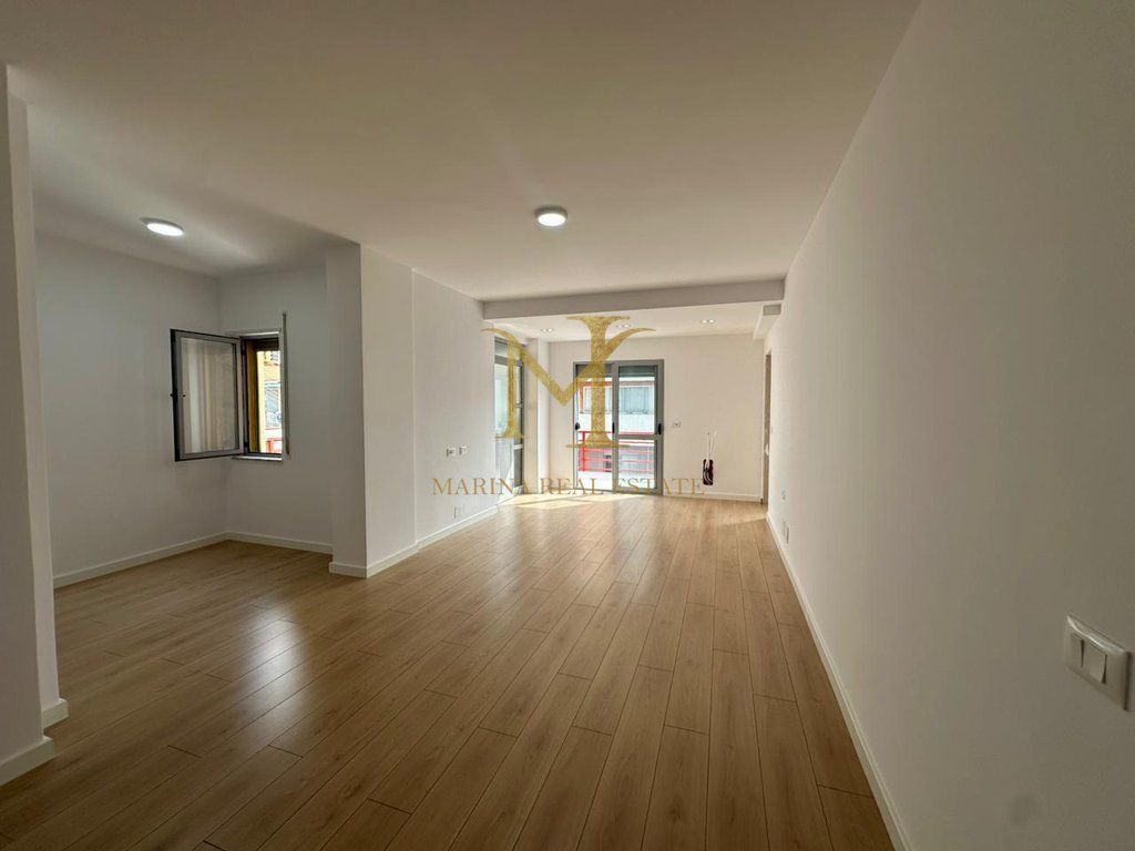 SHITET APARTAMENT 2+1 + DEPO NE NJE PALLAT TE RI NE PLAZH HEKURUDHA !