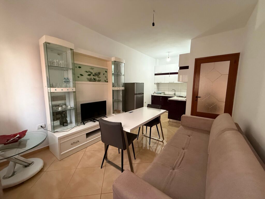 Appartamento - In Affitto - Yzberisht