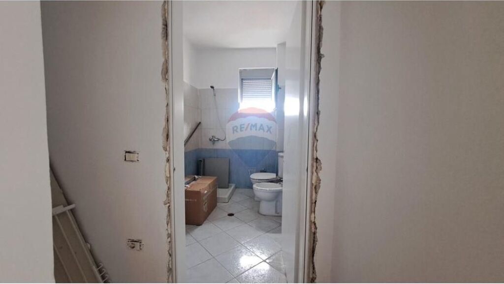 🏠 Apartment 1+1 for Sale – Blv. Ismail Qemali, Vlorë