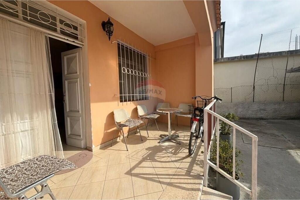 Shtepi private 2+1 me Qera