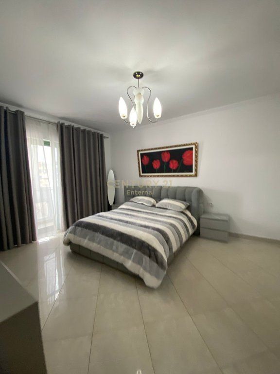 Apartament 1+1 Me Qira në Ish Blloku, Tiranë