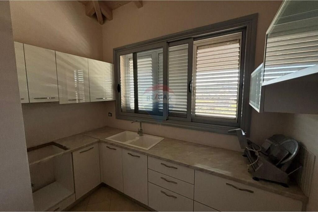 🏡 3-Storey Villa for Sale – Llakatund, Vlora