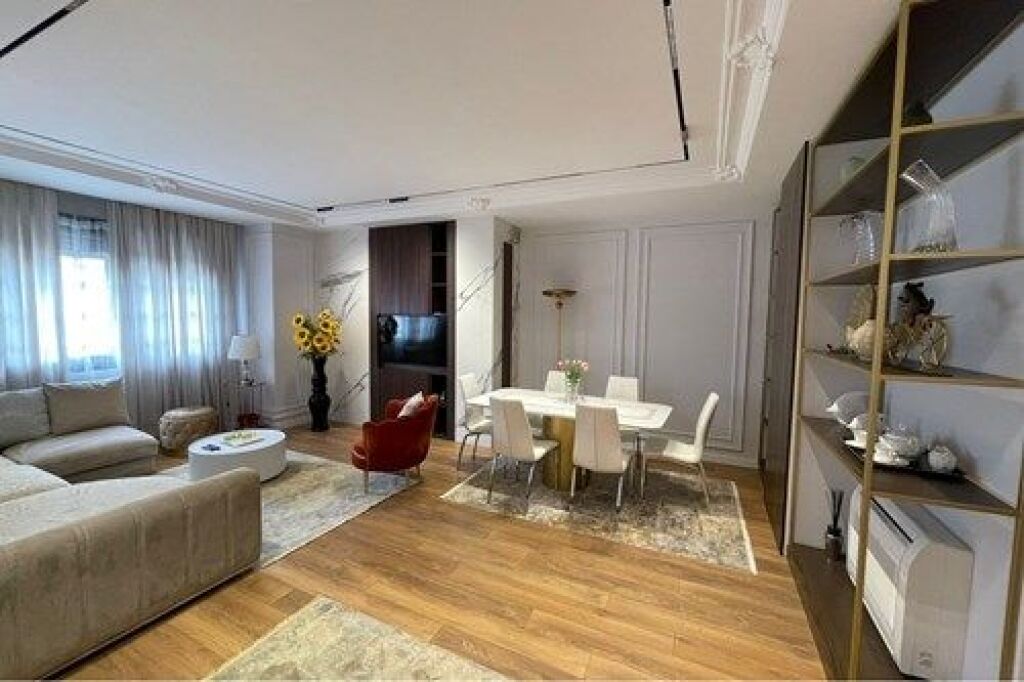 Apartament 2+1+2 me qira në qendër të Tiranës