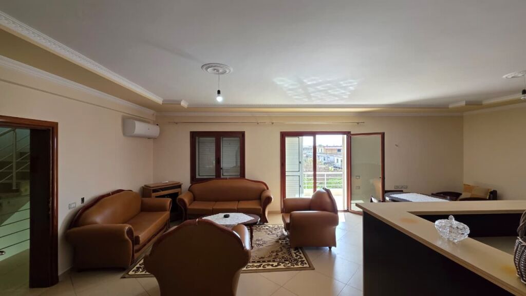 🏡 Apartament 2+1 me Qira – Kat i Dytë i Vilës, Vlorë