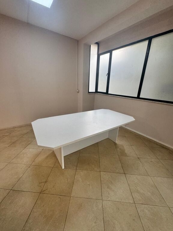 Business premises, 21 Dhjetori!