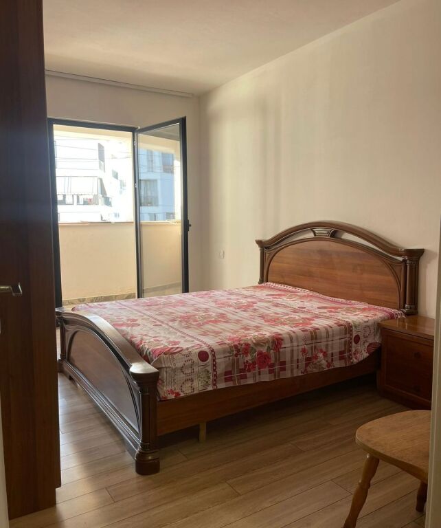 Shitet apartament 3+1+2 tek 5 Maji