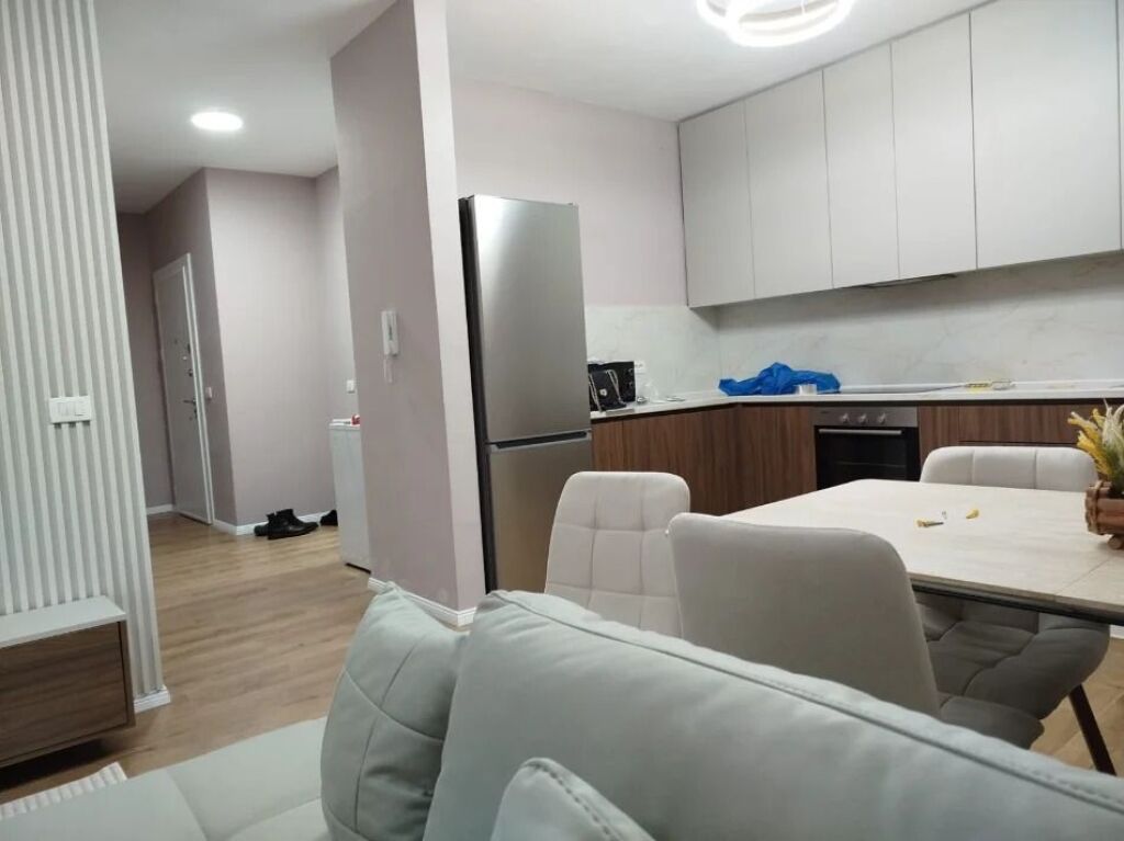 JEPET ME QERA APARTAMENT MODERN 2+1 , 70,000 leke