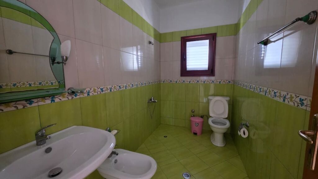 🏡 Apartament 2+1 me Qira – Kat i Dytë i Vilës, Vlorë