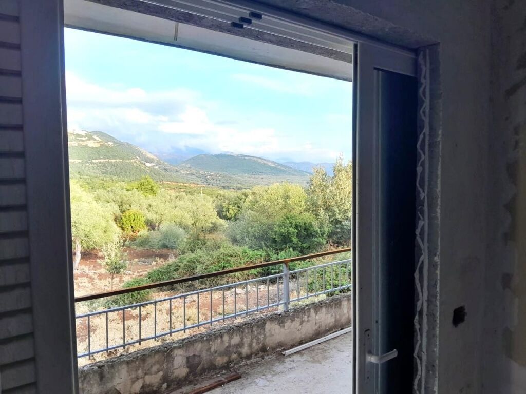 Shtepi private + Toke Ilias