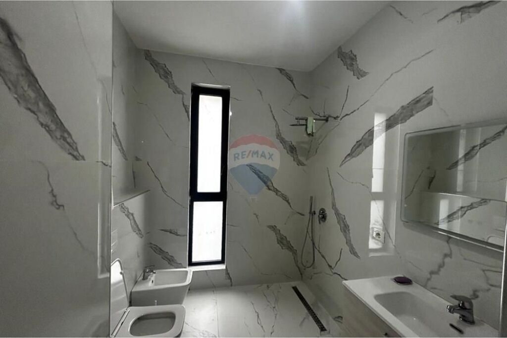 🏡 Apartament Modern me Qira – Gjimnazi Ali Demi, Vlorë