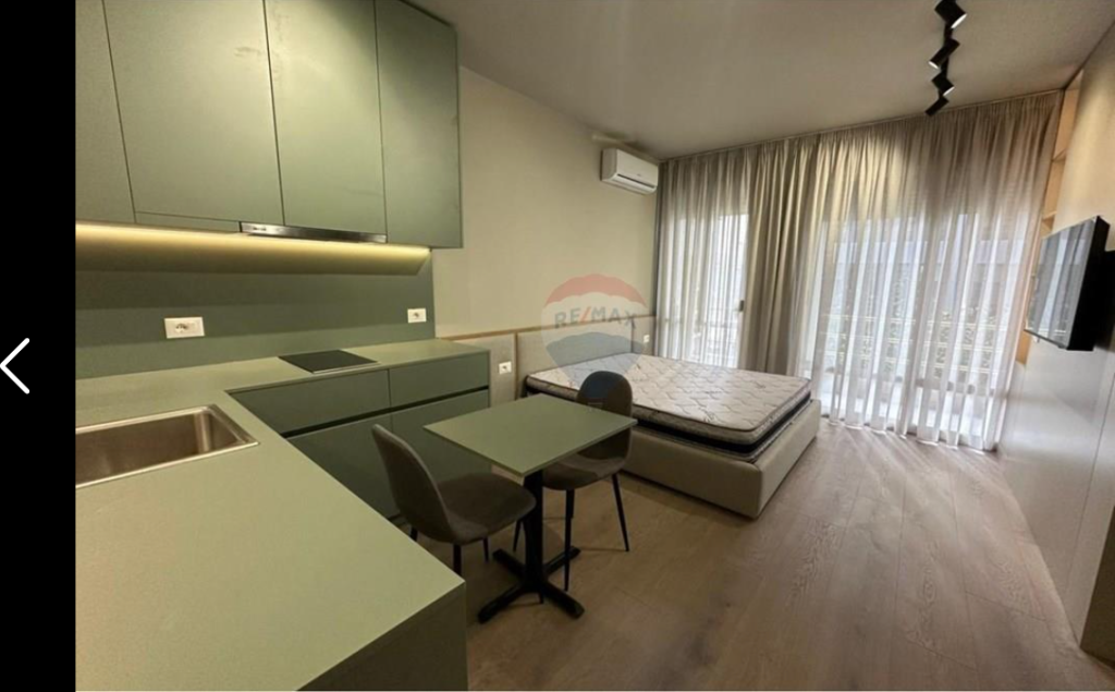 3 studio garsoniere per shitje tek Stacioni i Trenit