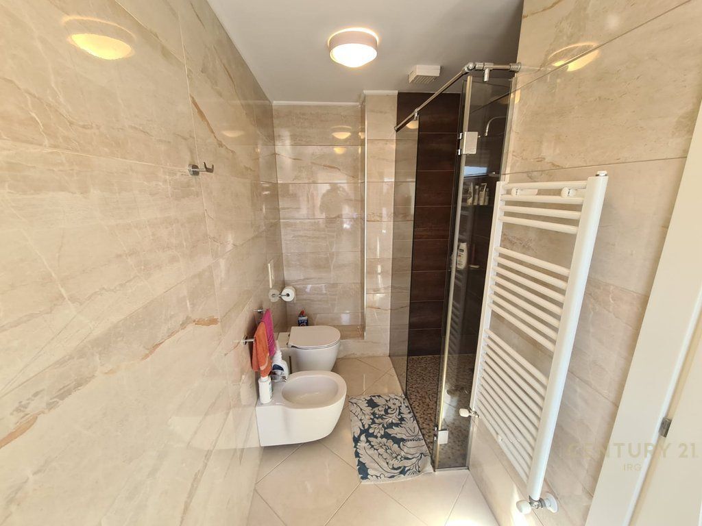 Apartament 2+1+2 per shitje te Rruga e Kavajes