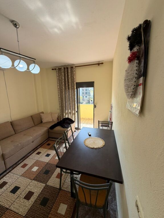 Shiten 2 super apartamente dhe 2 garzoniere ne zonen e golemit