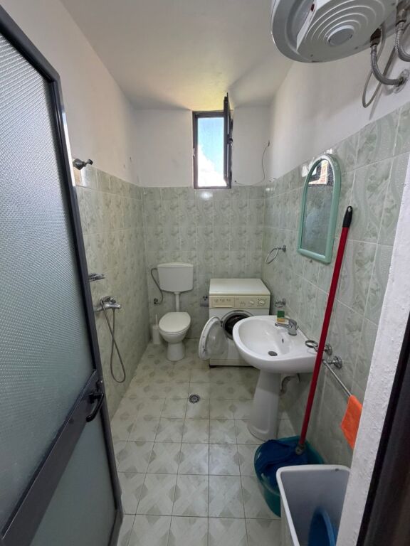 Shiten 2 super apartamente dhe 2 garzoniere ne zonen e golemit