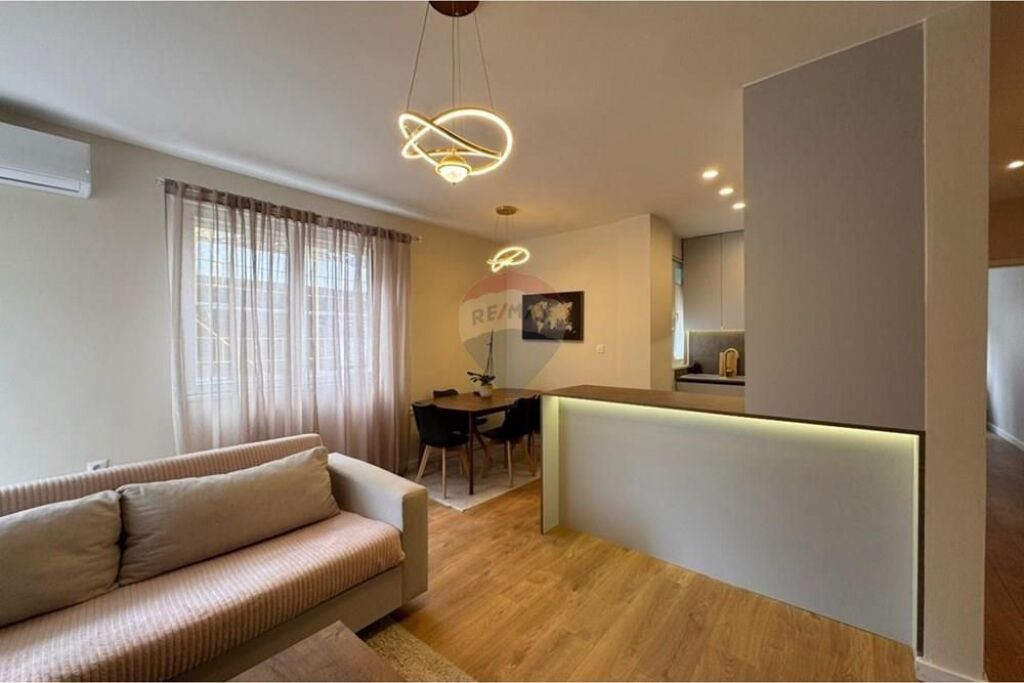 WE SELL A COMFORTABLE APARTMENT DRY LAKE!