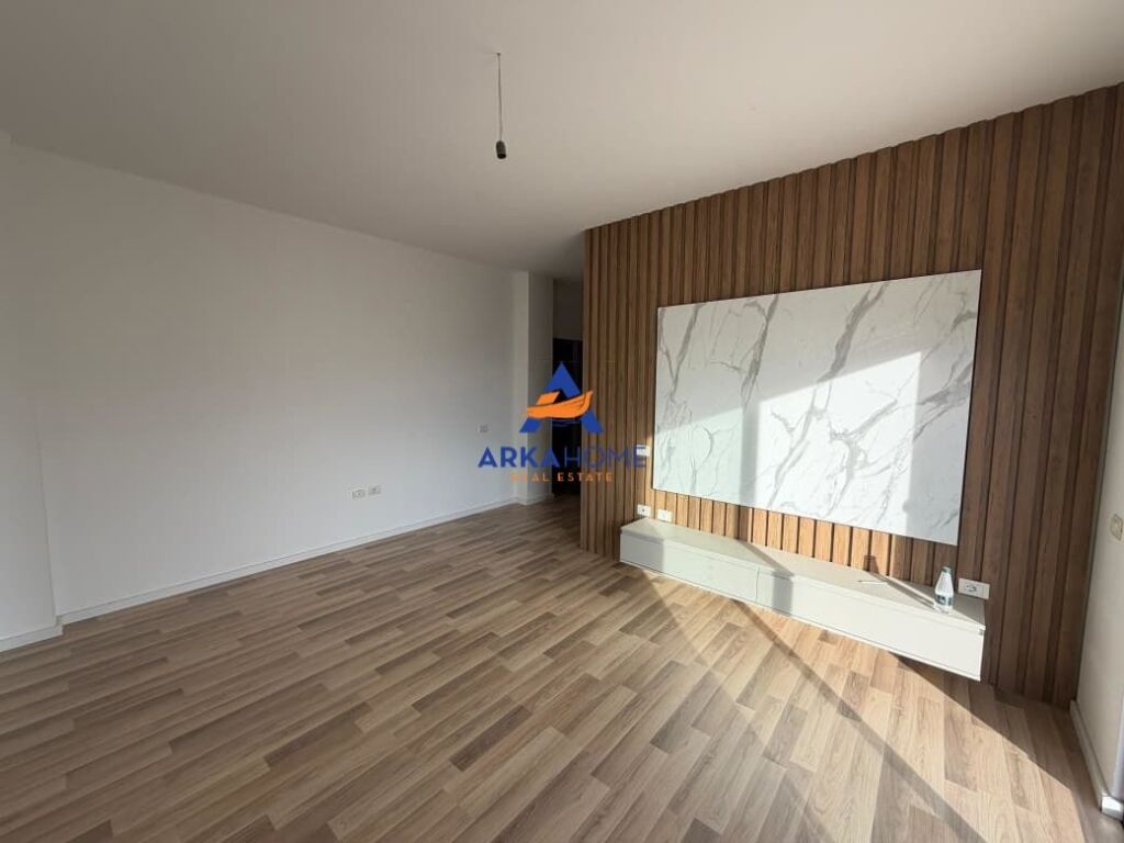 SHITET PENTHOUSE 2+1+2 VERANDA "VLORE, RRUGA TRANSBALLKANIKE" 199.999 EURO