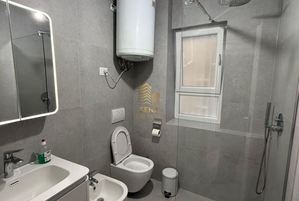 Qira, Ambient Biznesi, përballë Maternitetit të Ri, 1300 Euro/muaj Neto