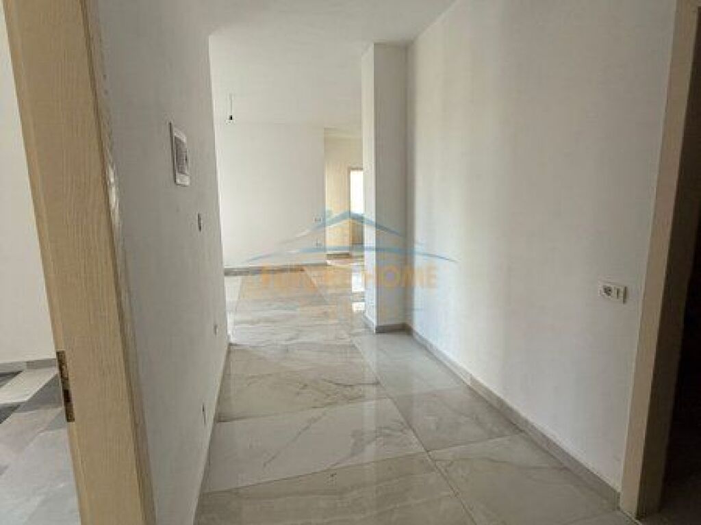 Shitet, Apartament 2+1+2, Casa Italia, Tirane.
