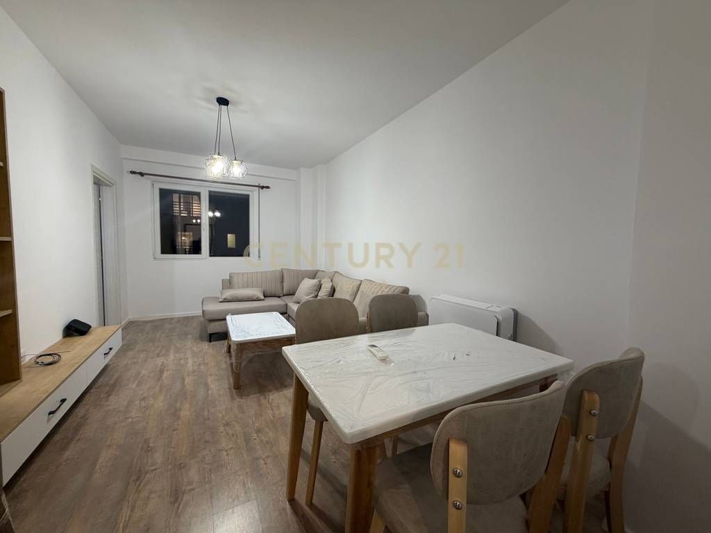 LAPRAKE, APARTAMENT 1+1 PER QIRA