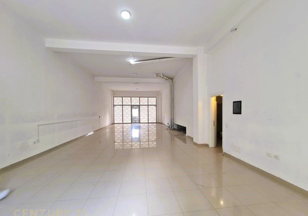 Njësi Shërbimi me qera tek  Komuna e Parisit!