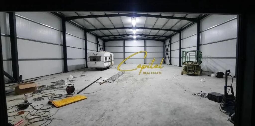 KAPANON ME QIRA 650 M2 RRUGA E ARBRIT 2000 EURO