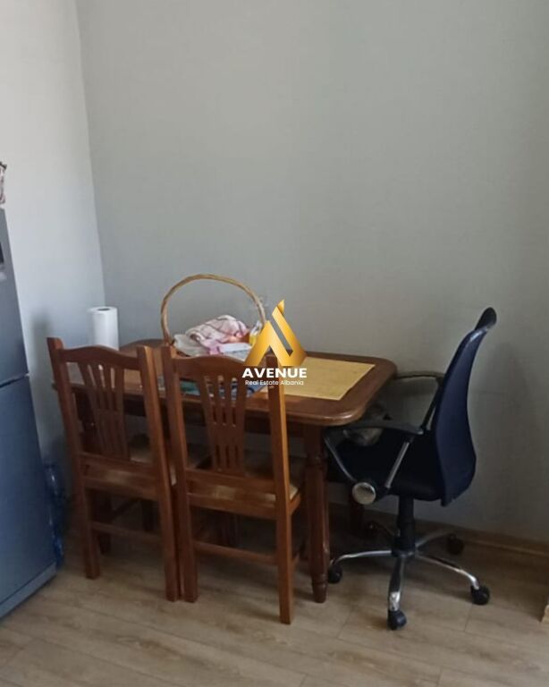 Shitet Apartament 1+1 i Mobiluar Pranë Spitalit Ushtarak,Tiranë