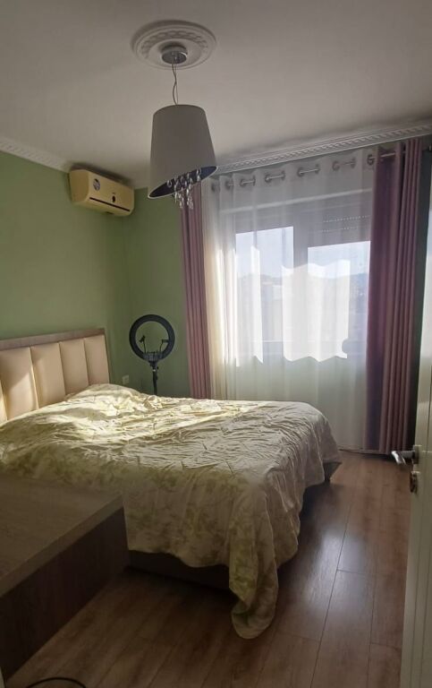 Shitet apartament 1+1 i mobiluar prane spitalit ushtarak