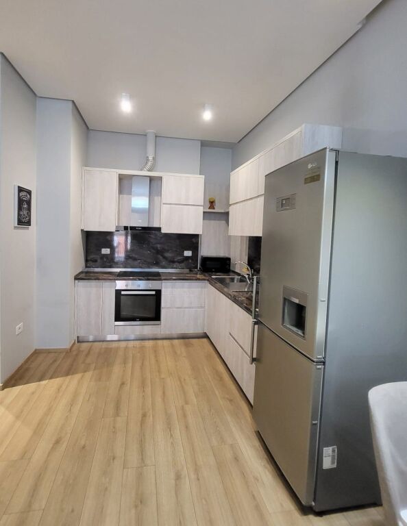 📌 Jepet me Qira Apartament Super 1+1 Kompleksi Delijorgji