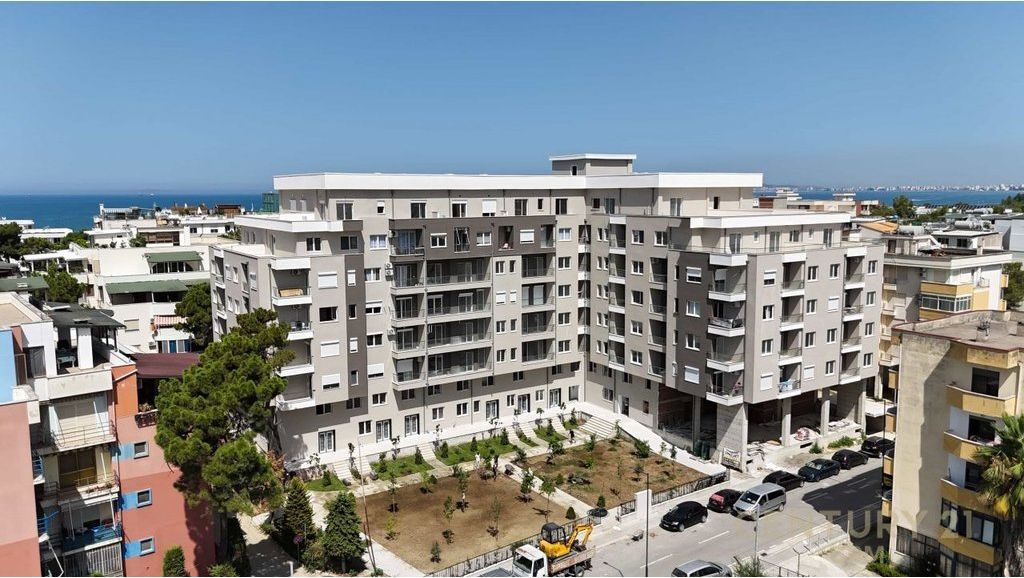 Hotel në shitje në Golem – Mundësi ideale investimi pranë bregdetit 950,000 €