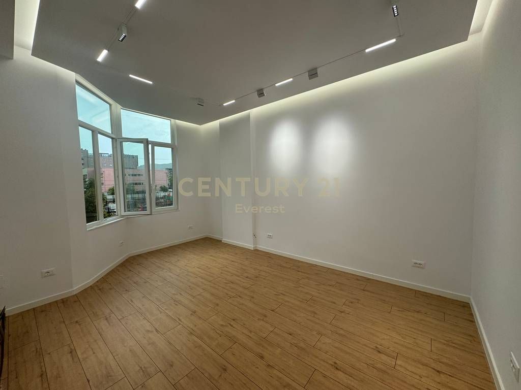 VICINO A SQUARE 21, VENDIAMO MONOLOCALE!