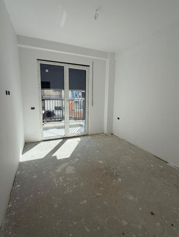 2+1 apartment for sale Ali Demi, electric market