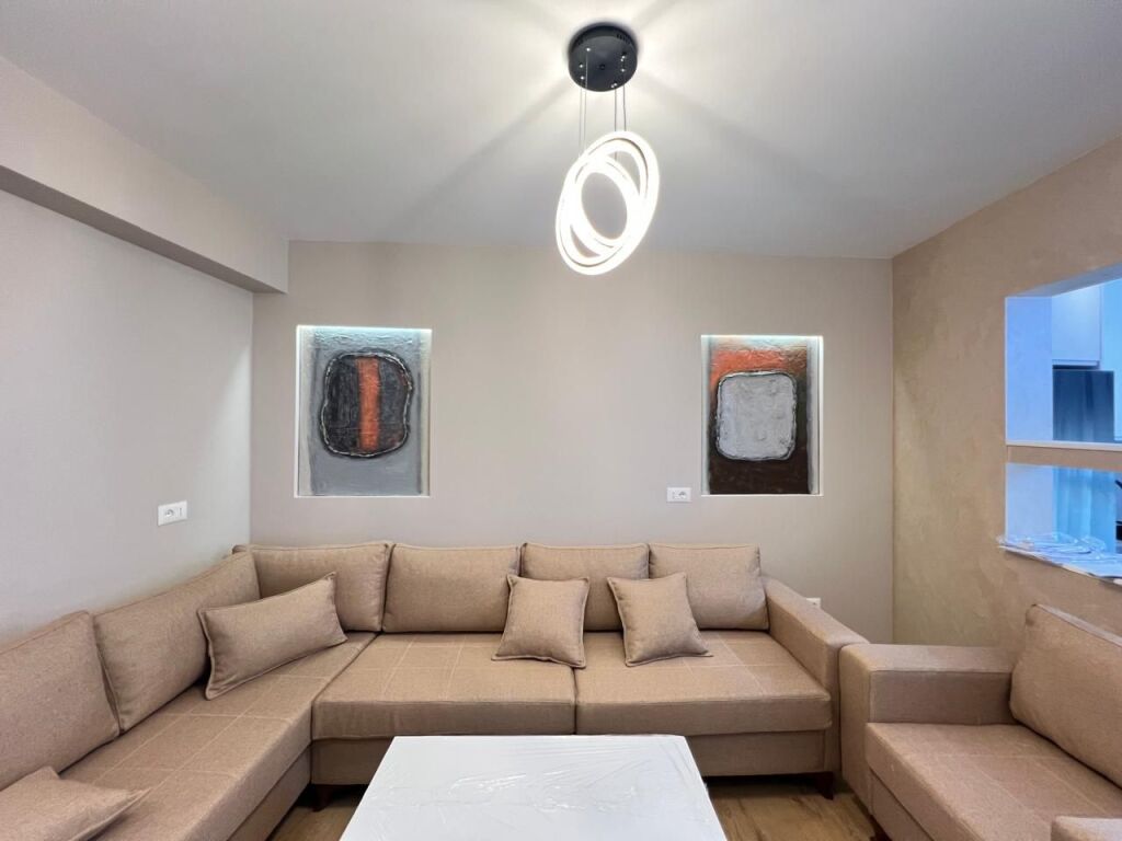 Apartament 2+1+2 plus post parkimi  me qira ne Rr.Jordan Misja tek Bulevardi i Ri