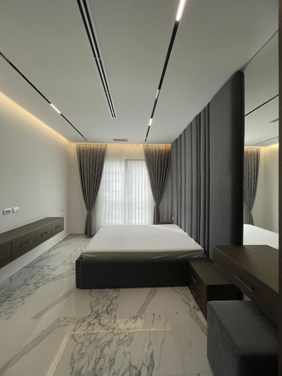 Apartment 2+1, Paris Commune!