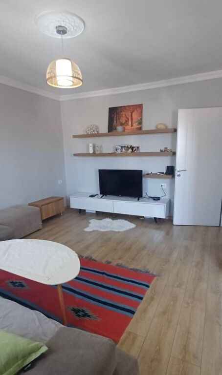 Shitet apartament 1+1 i mobiluar prane spitalit ushtarak