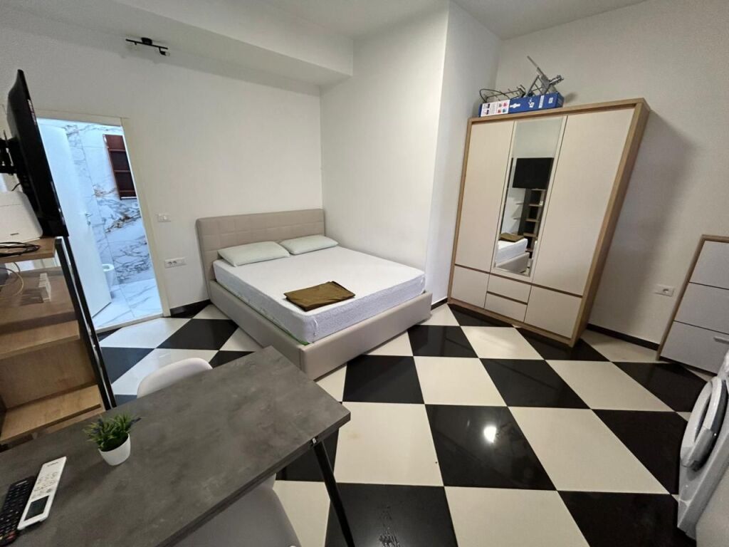 🏠 Monolocale in affitto  📍 Indirizzo: Ex Parco, di fronte a Deliorgji – Tirana💰 Prezzo: 35.000 lekë / mese