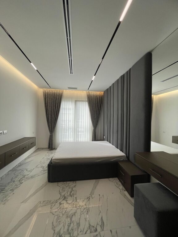 Apartment 2+1, Paris Commune!