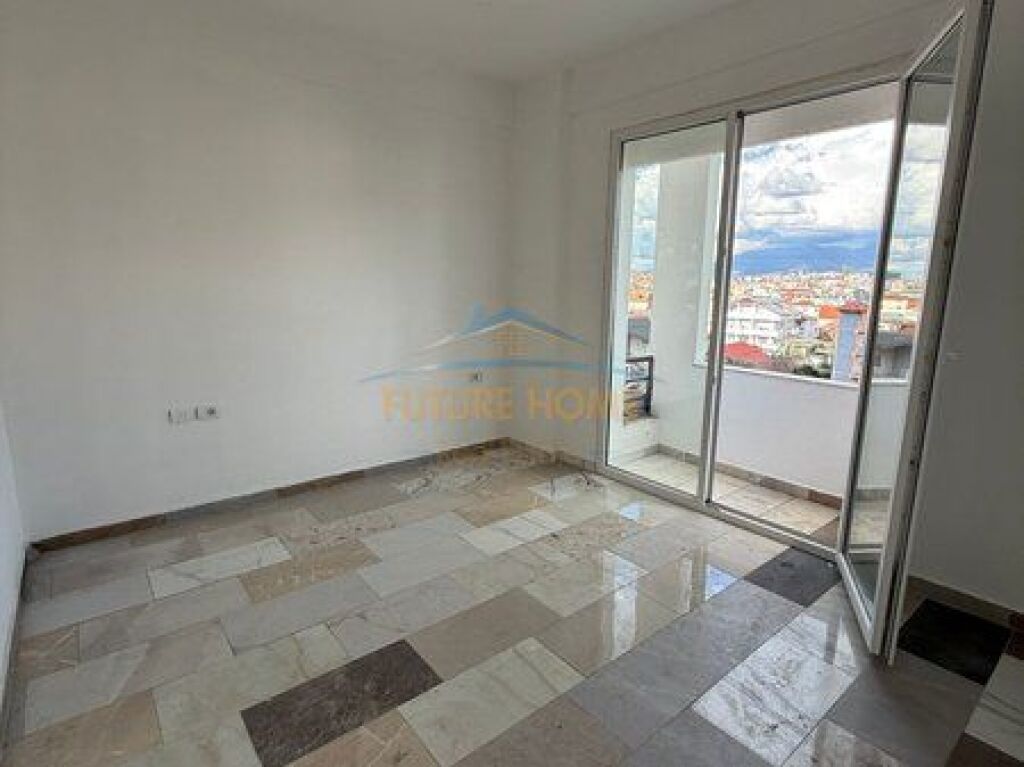 Shitet, Apartament 2+1+2, Casa Italia, Tirane.