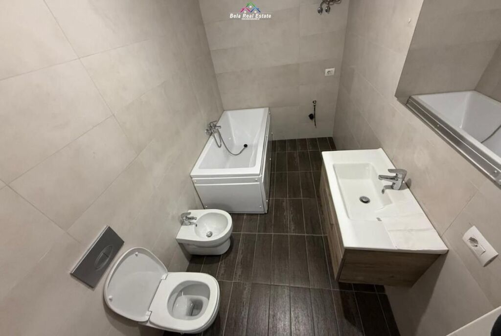 Zyre Me Qera tek Myslym Shyri (ID BZ2539) Tirane.