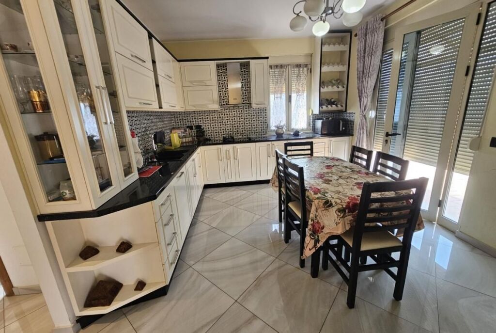 Ne Fresk Shitet Penthouse Ekskluziv 119.3 m² + 151.2 m² Verandë !