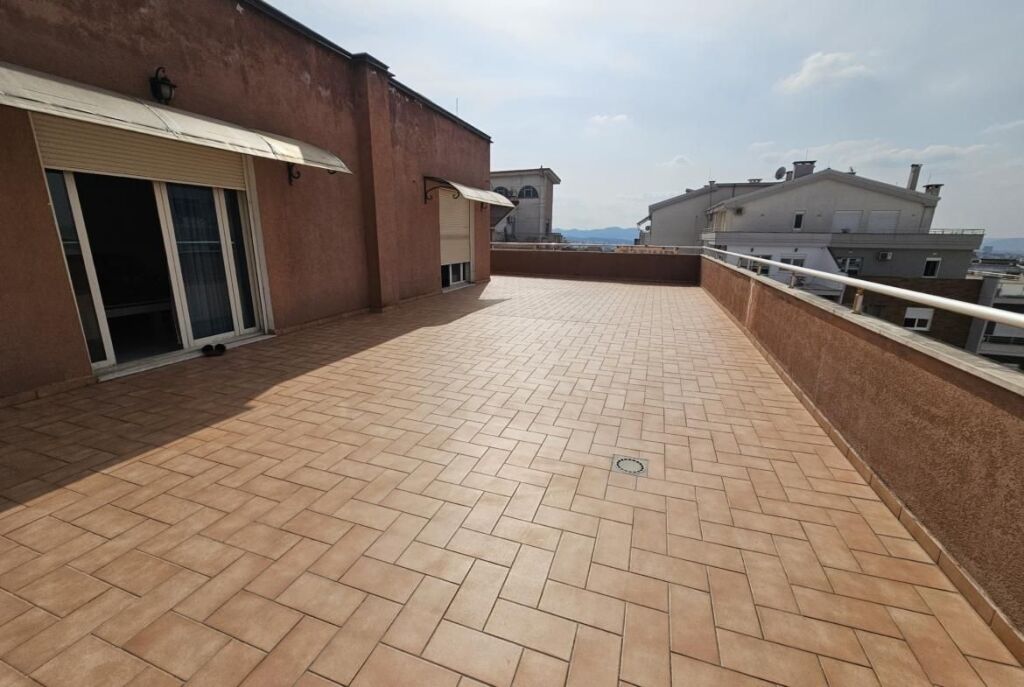 Ne Fresk Shitet Penthouse Ekskluziv 119.3 m² + 151.2 m² Verandë !