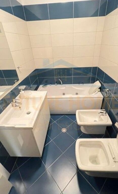 Qera, Apartament 2+1+2, Unaza e Re, Tiranë.