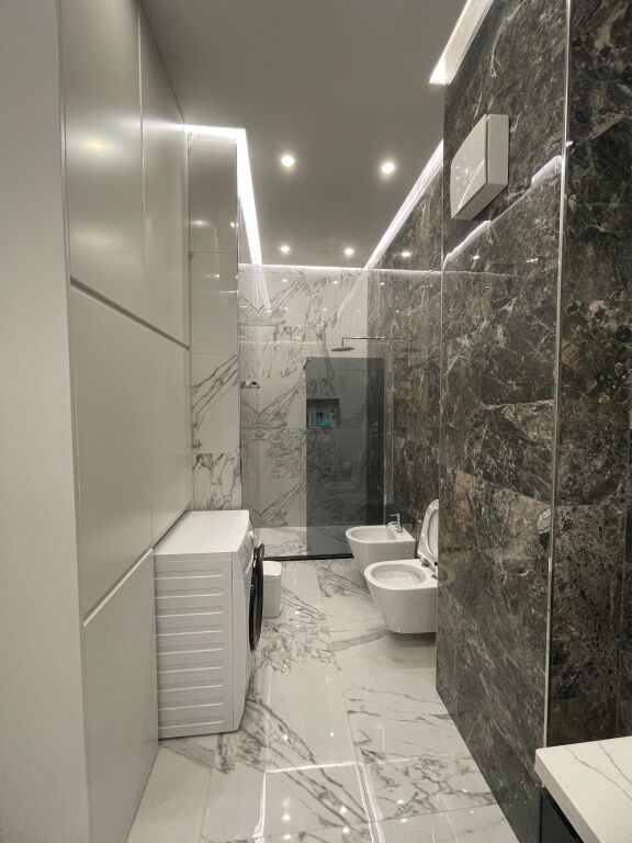 2+1 apartment for rent at Komuna e Parisit!