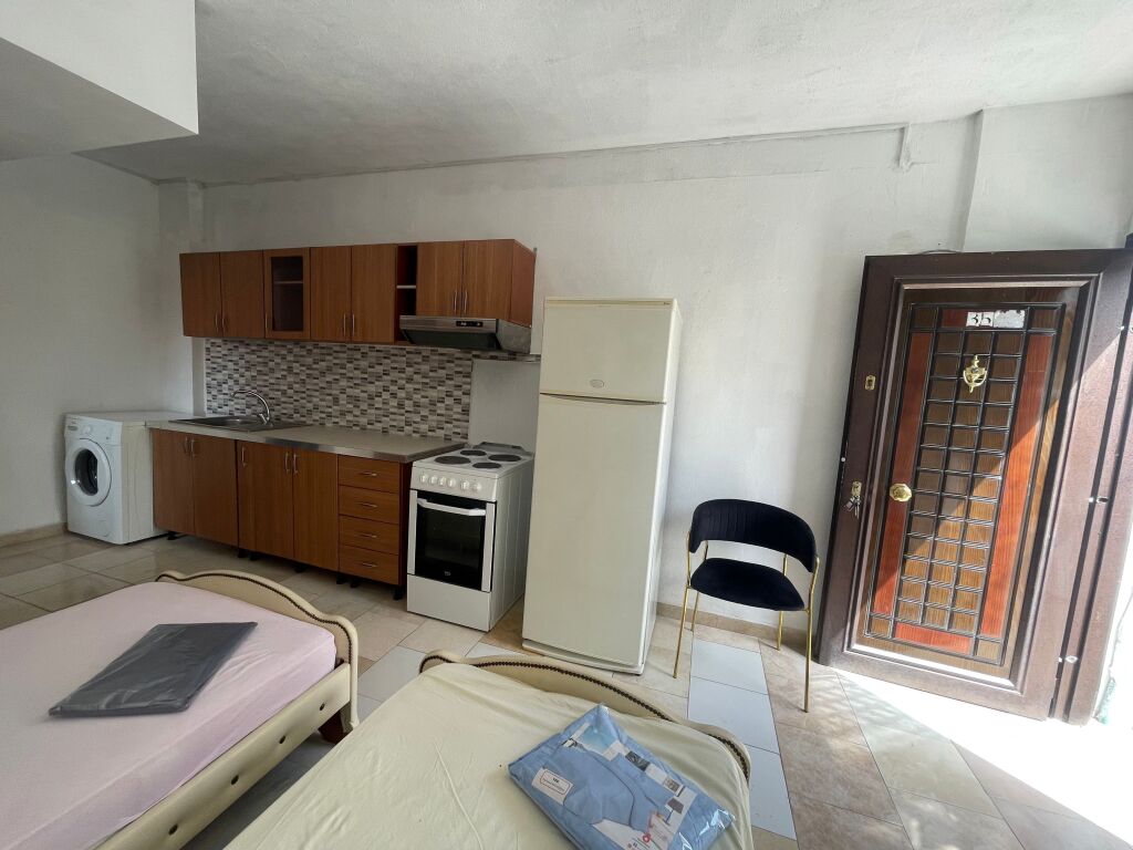 Monolocale in affitto con posto auto incluso, in Myslym Shyr 27.000 lek