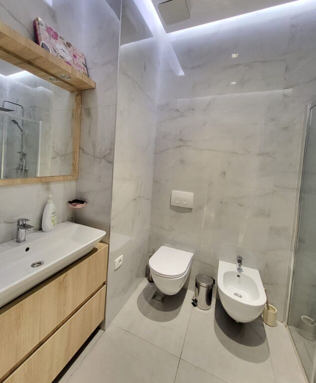 📌 Jepet me Qira Apartament Super 1+1 Kompleksi Delijorgji