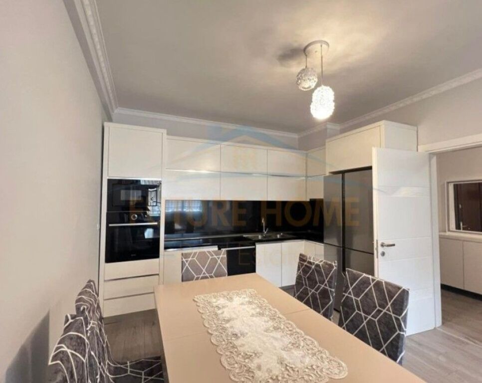 Qera, Apartament 2+1+2, Unaza e Re, Tiranë.