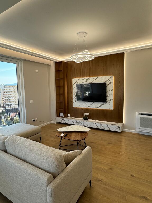 Apartament 2+1+ post parkimi ne shitje ne Vlore, prane Skeles.