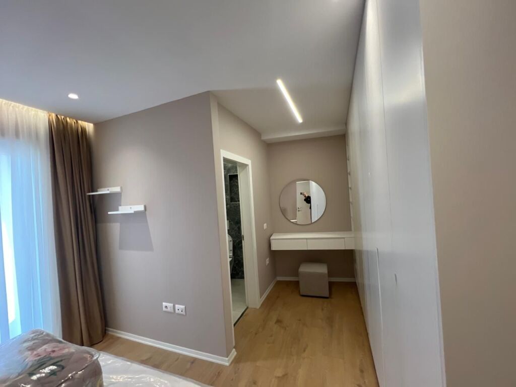 Apartament 2+1+2 plus post parkimi  me qira ne Rr.Jordan Misja tek Bulevardi i Ri